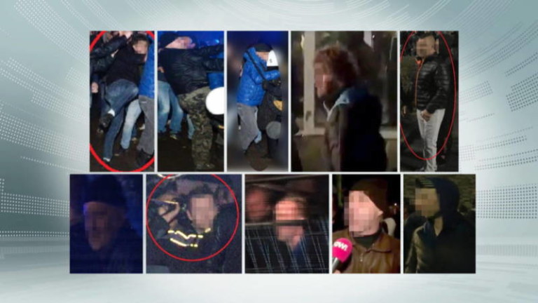 Collage van tien beelden van gezochte relschoppers uit Geldermalsen, met onherkenbaar gemaakte gezichten en enkele personen rood omcirkeld.