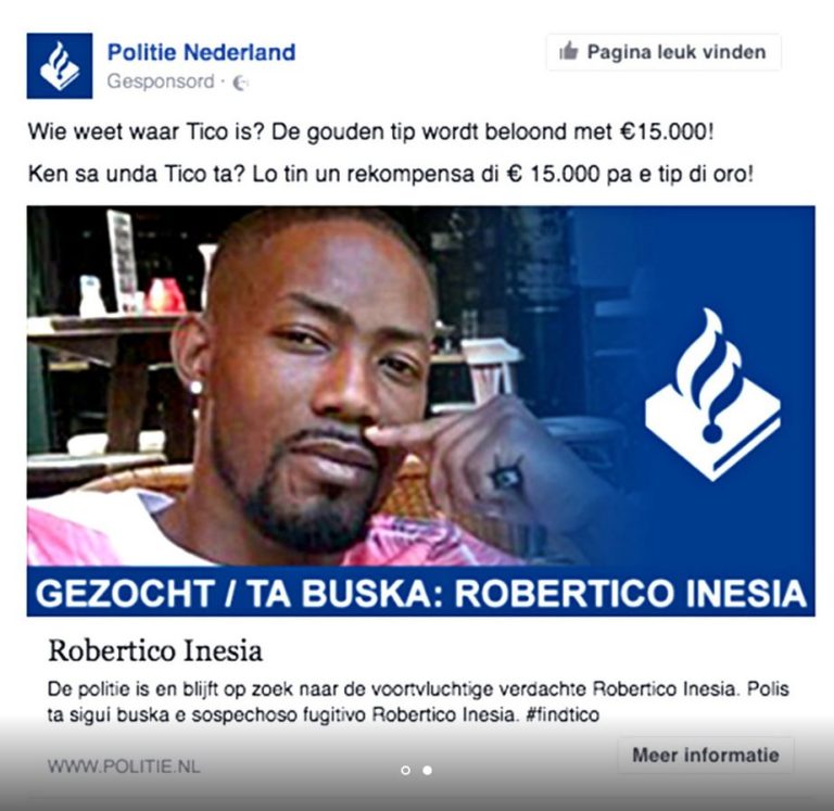 Gesponsorde Facebookadvertentie van Politie Nederland met de tekst “Gezocht / Ta buska: Robertico Inesia”, een foto van de gezochte man en een beloning van 15.000 euro voor de gouden tip, in het Nederlands en Papiamentu.