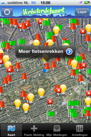Schermafbeelding van de kaart in de app Verbeterdebuurt, vol rode punaises, gele lampjes en groene vlaggetjes als meldingen, met een geopende melding “Meer fietsenrekken”.