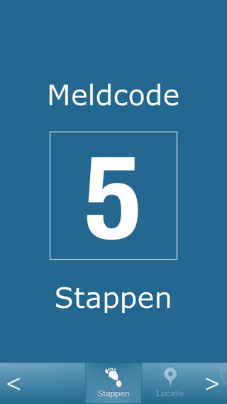 Startscherm van de Meldcode app op een iPhone: op een blauwe achtergrond de tekst “Meldcode 5 Stappen”, met onderaan tabbladen voor Stappen en Locatie.