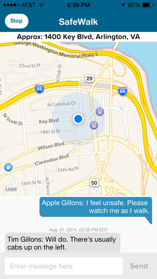 De functie SafeWalk in de app LiveSafe: een kaart met de locatie van de gebruiker en een chat waarin iemand schrijft “I feel unsafe. Please watch me as I walk.”