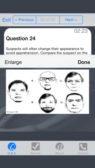 Oefenvraag 24 van 45 in de app Police Prep over verdachten die hun uiterlijk veranderen, met tekeningen van een gezicht en vier varianten met bril, baard of snor om te vergelijken.