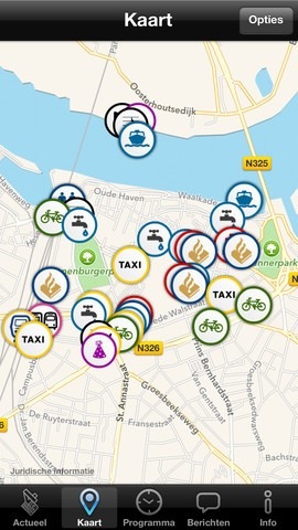 Kaartscherm van een evenementenapp voor de Vierdaagsefeesten in Nijmegen, met pictogrammen voor onder meer taxi’s, fietsenstallingen, watertappunten en boten langs de Waal.