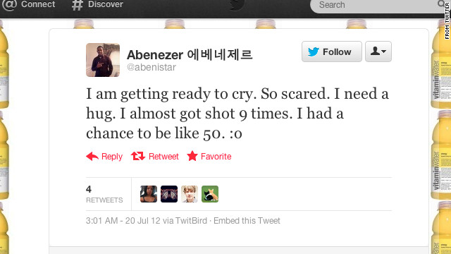 Schermafbeelding van een tweet van 20 juli 2012: “I am getting ready to cry. So scared. I need a hug. I almost got shot 9 times.”