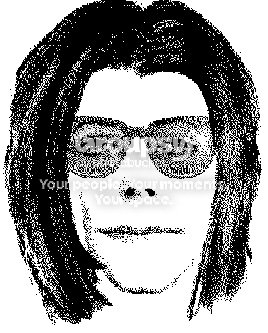 Zwart-witte compositietekening van een gezicht met halflang haar en een zonnebril, met daaroverheen het watermerk van Photobucket.