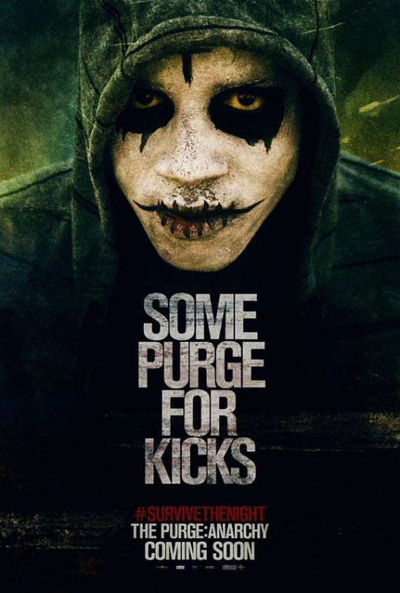 Filmposter van “The Purge: Anarchy” met een figuur in een capuchontrui met een wit beschilderd gezicht en zwarte ogen, met de tekst “Some purge for kicks” en “#Survivethenight”.