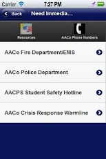 Scherm “Need Immediate Help” van de app AACo PD Speak Out met een lijst van hulpnummers, onder meer de brandweer, de politie, een veiligheidslijn voor scholieren en een crisislijn.