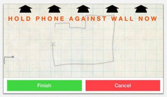 Schermafdruk van de app Roomscan met de oranje tekst “Hold phone against wall now” boven een getekende plattegrond op ruitjespapier, en de knoppen Finish en Cancel.