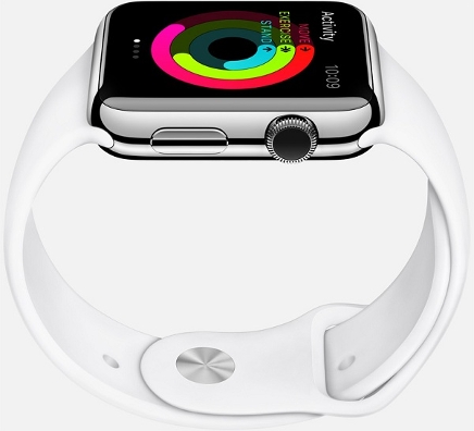 Een Apple Watch met wit sportbandje, waarvan het scherm de app Activity toont met gekleurde ringen voor bewegen, sporten en staan.