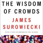 Omslag van het boek The Wisdom of Crowds van James Surowiecki, met zwarte en rode titel op een witte achtergrond.