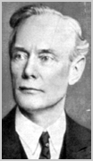 Zwart-wit portret van ir. M.H. Damme, directeur-generaal van de PTT, een man met grijzend haar in pak met stropdas.