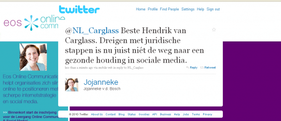 Schermafbeelding van een tweet van Jojanneke aan @NL_Carglass: dreigen met juridische stappen is volgens haar niet de weg naar een gezonde houding in sociale media.